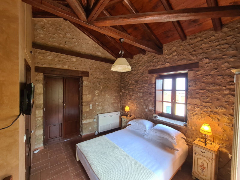 master bed room with bath room