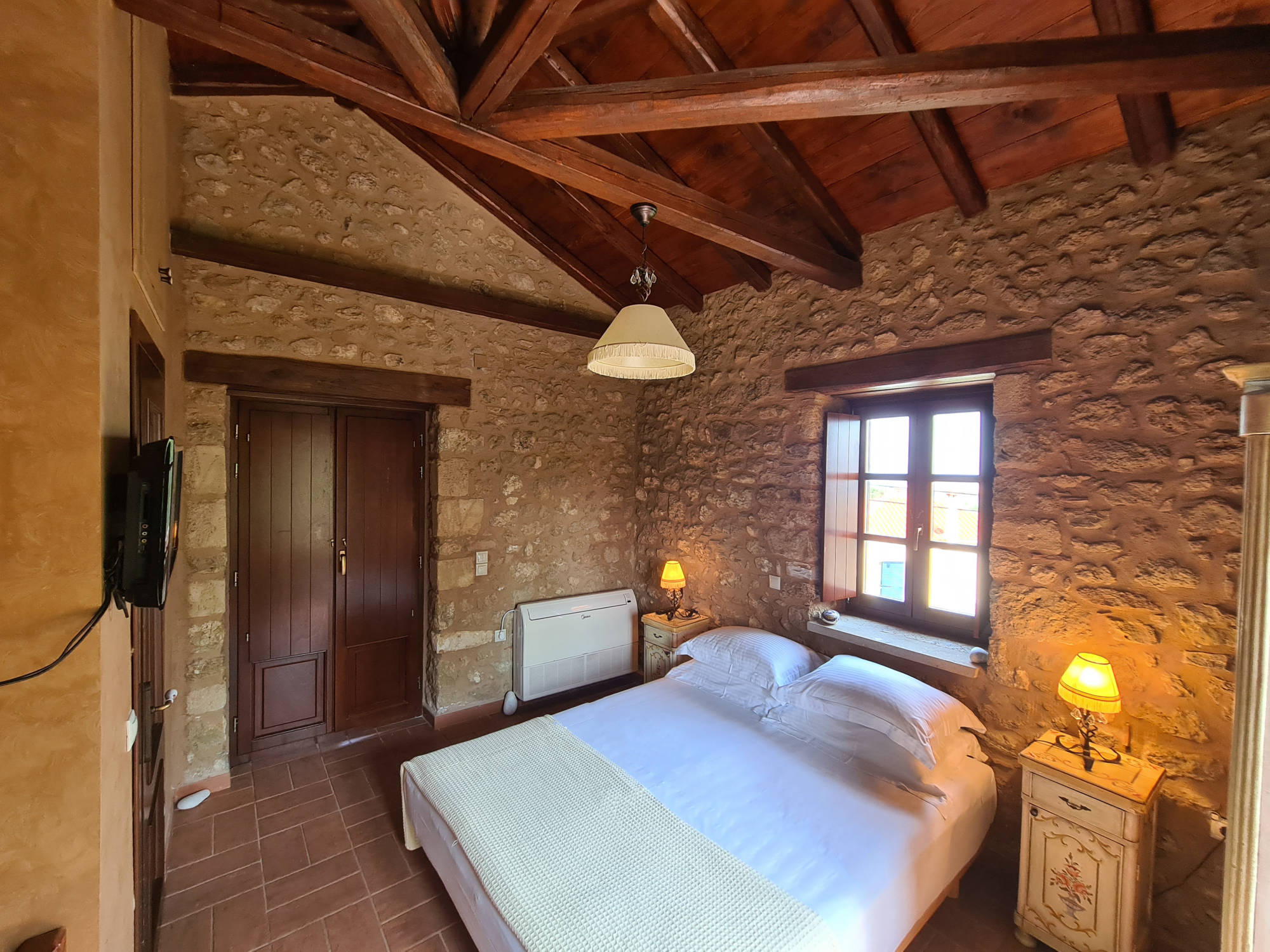 master bed room with bath room